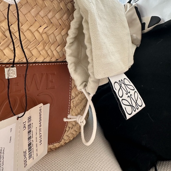 LOEWE Raffia Medium Basket Bag. - Picture 3 of 6